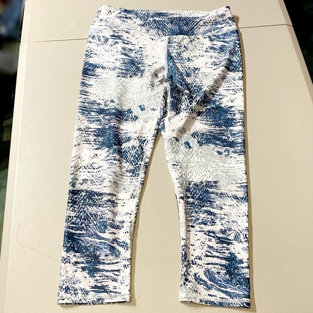Fabletics White Blue Grey Abstract Snakeskin Cropped Leggings Women's Small S